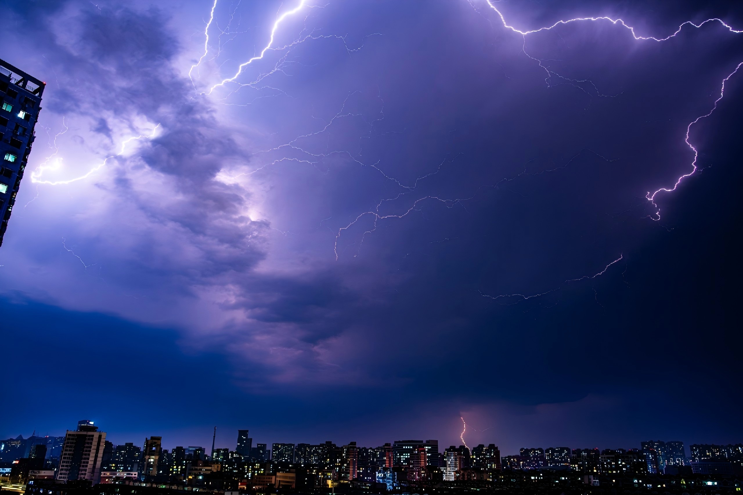 2026年极端气候下的雷电活动分析